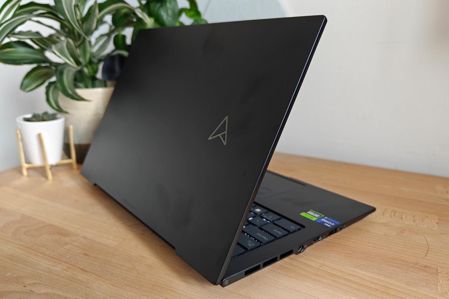Asus Zenbook Pro 14 OLED (UX6404) review | Stuff