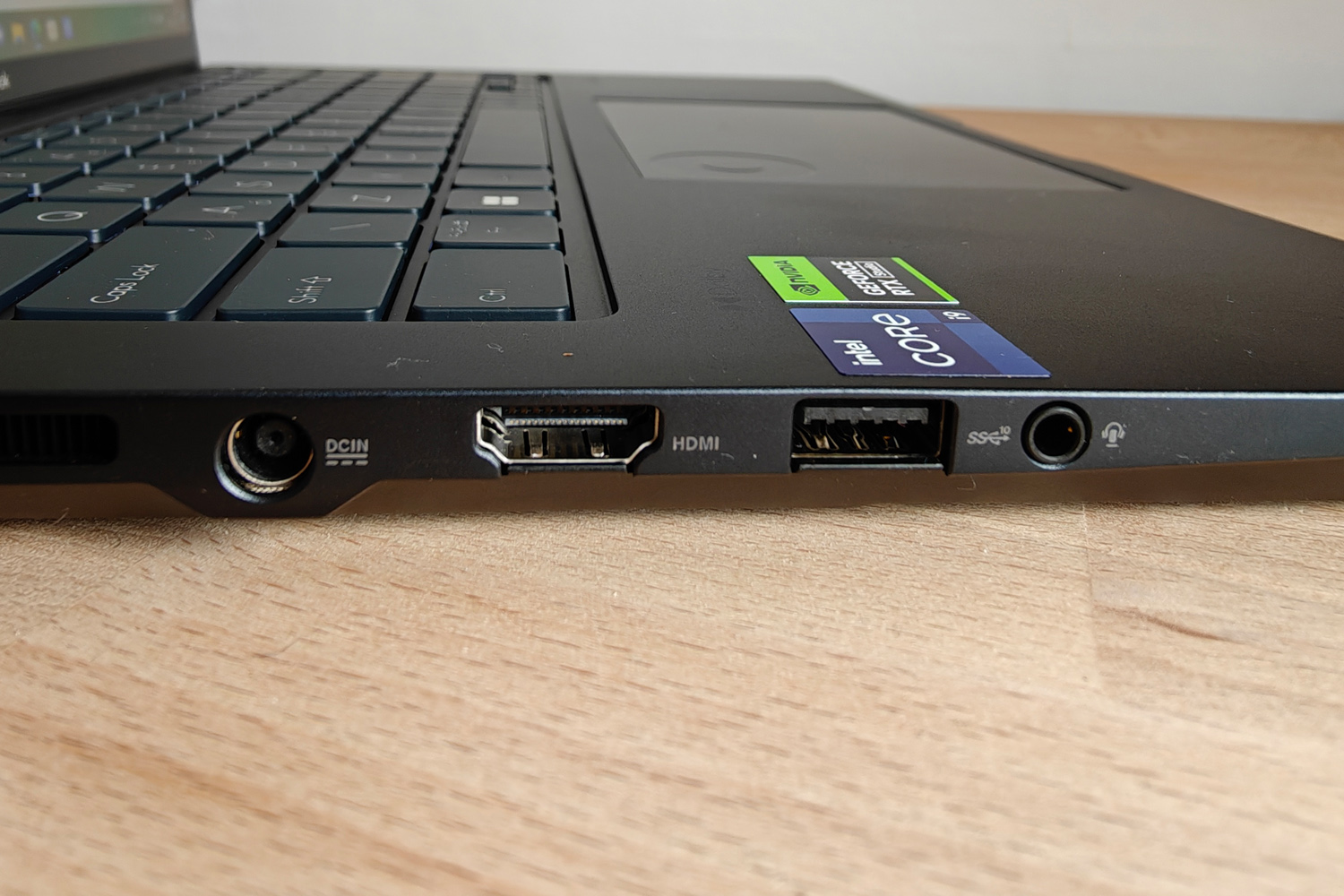 Asus Zenbook Pro 14 OLED ports left