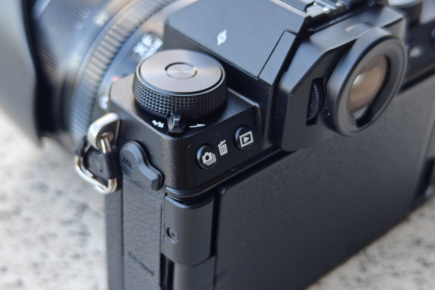 Fujifilm X-S20 hands-on flash lever