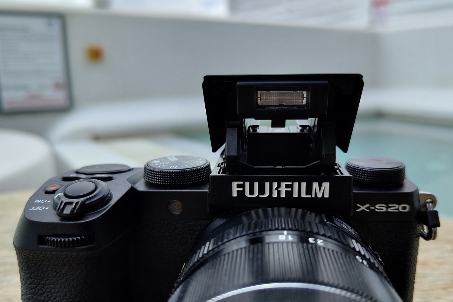 Fujifilm X-S20 review flash
