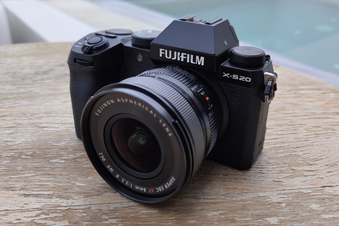 Fujifilm X-S20 review lead