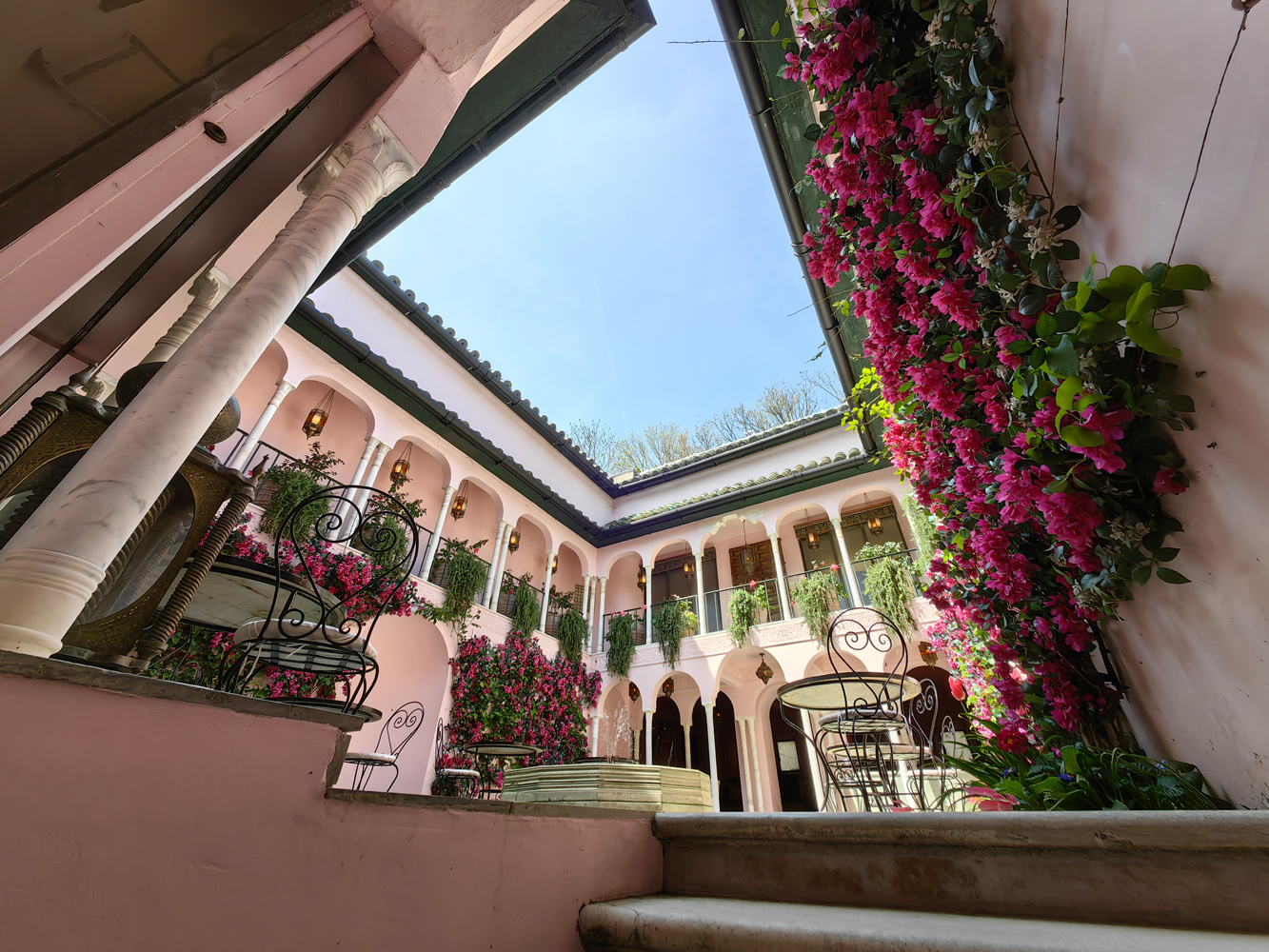 Huawei P60 Pro camera samples Moroccan courtyard ultrawide