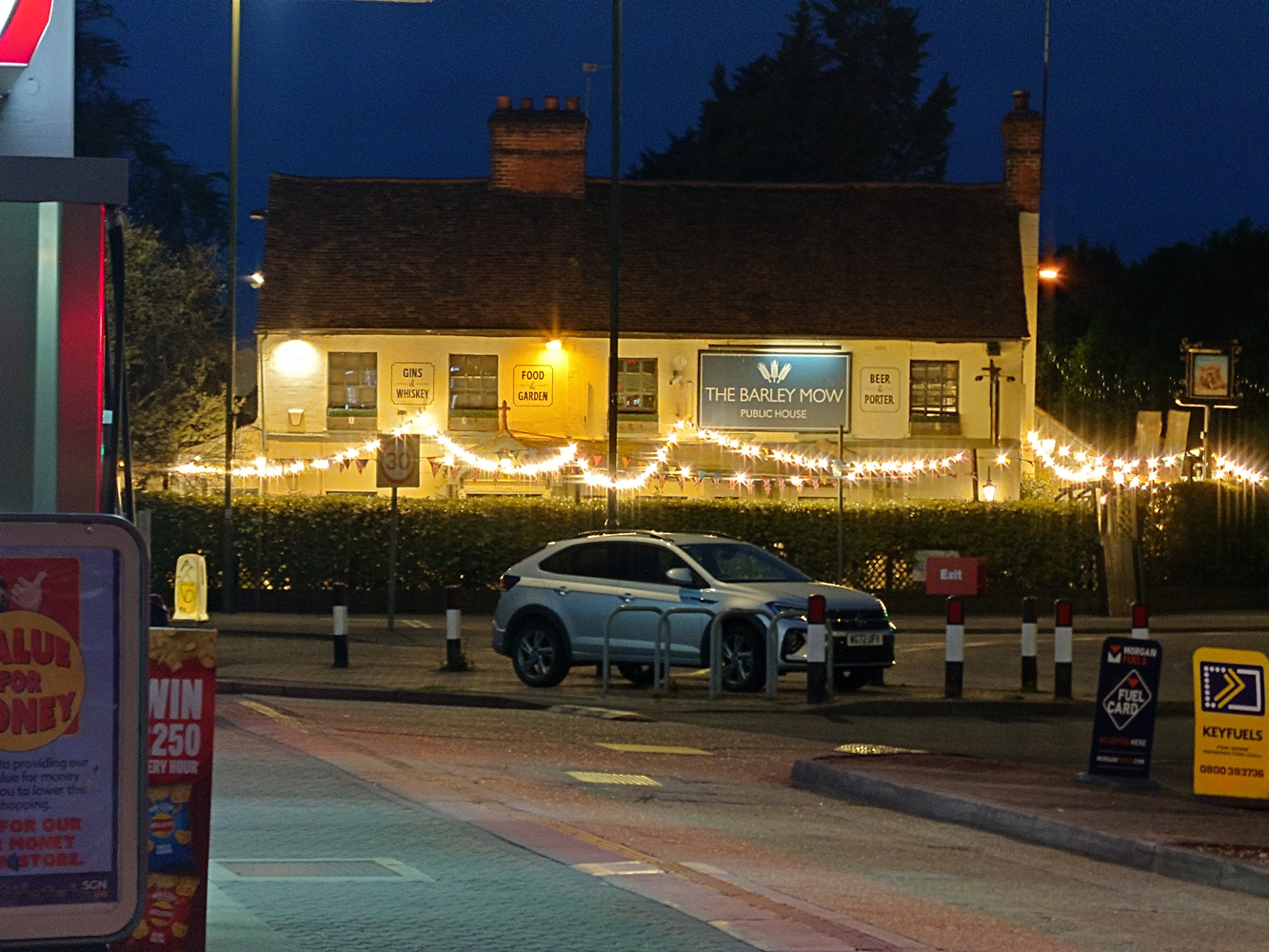 Sony Xperia 1 V camera samples low light 5x zoom