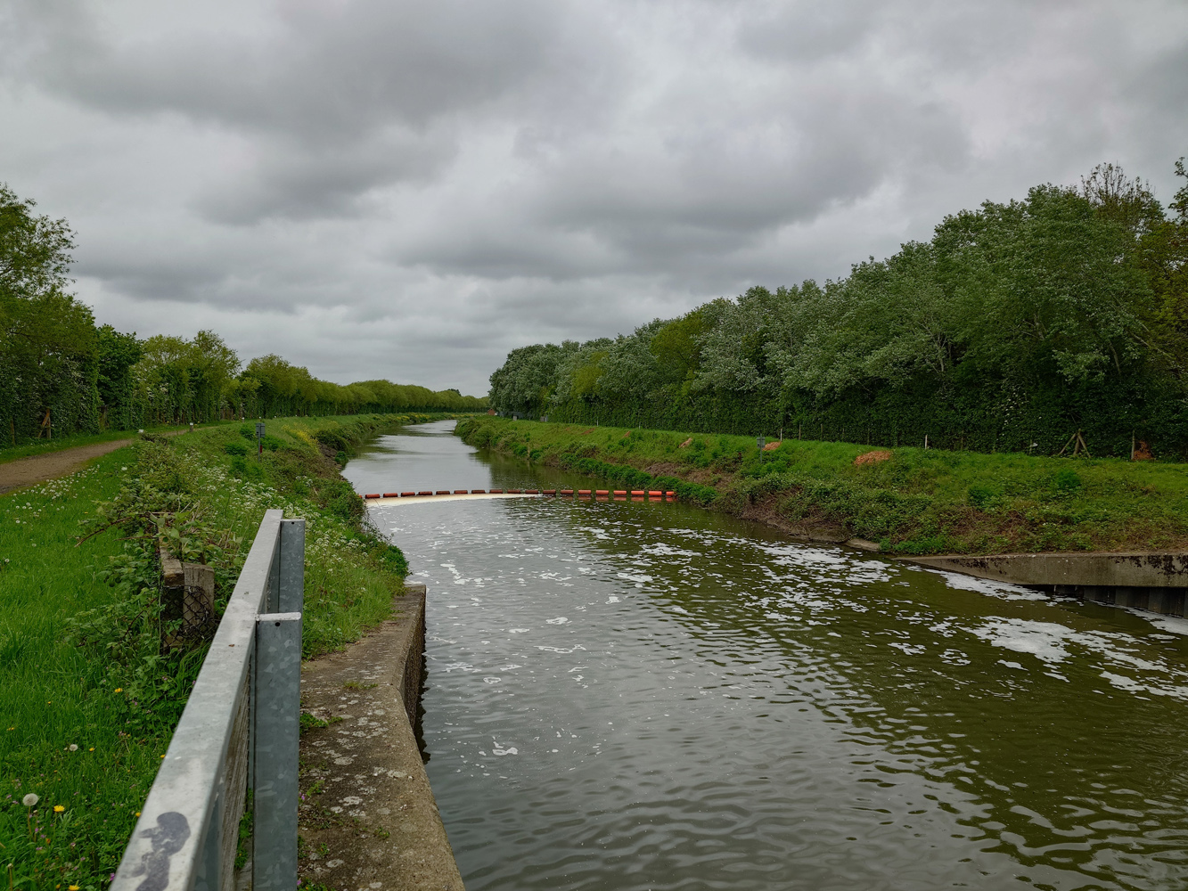 Sony Xperia 1 V camera samples river