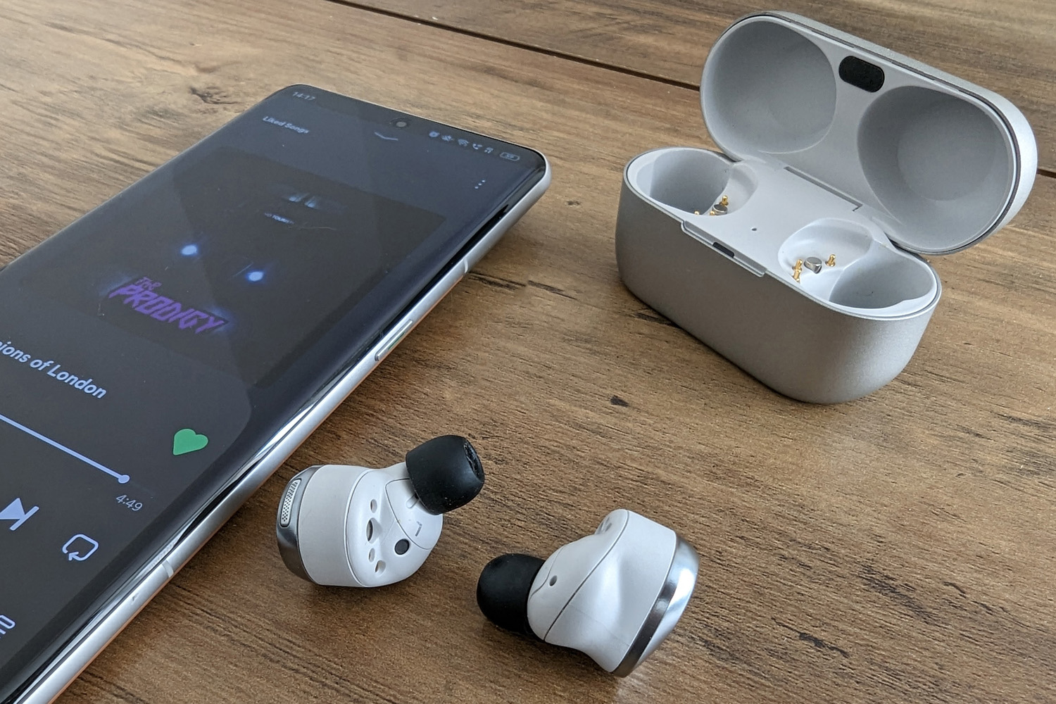 Technics AZ80 review listening 1