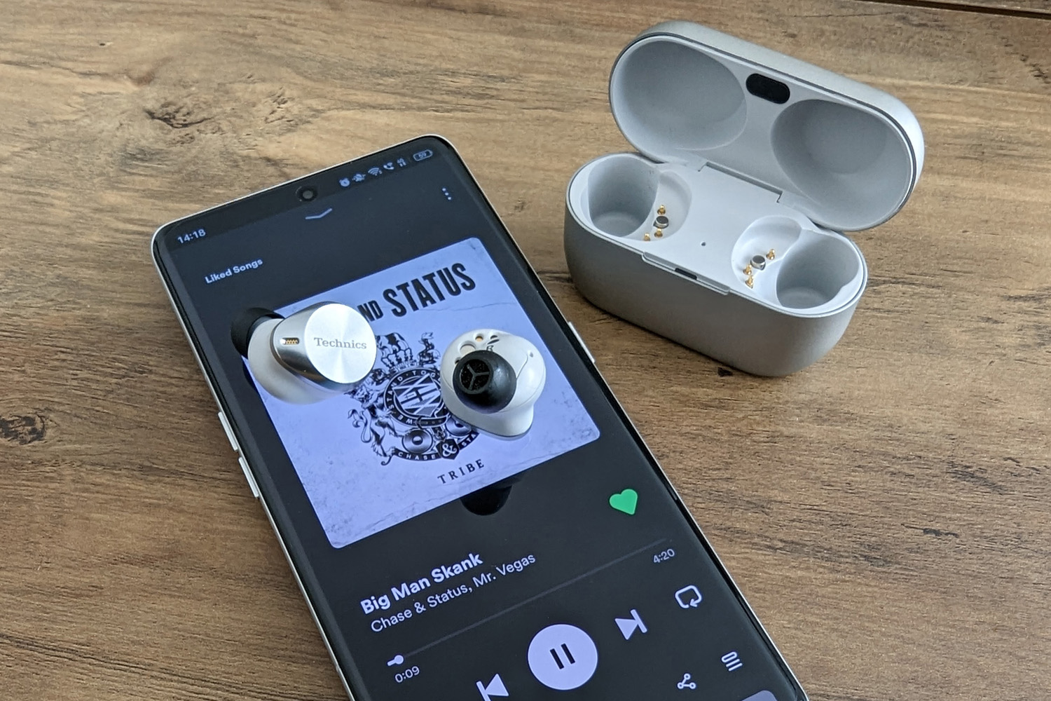 Technics AZ80 review listening 3