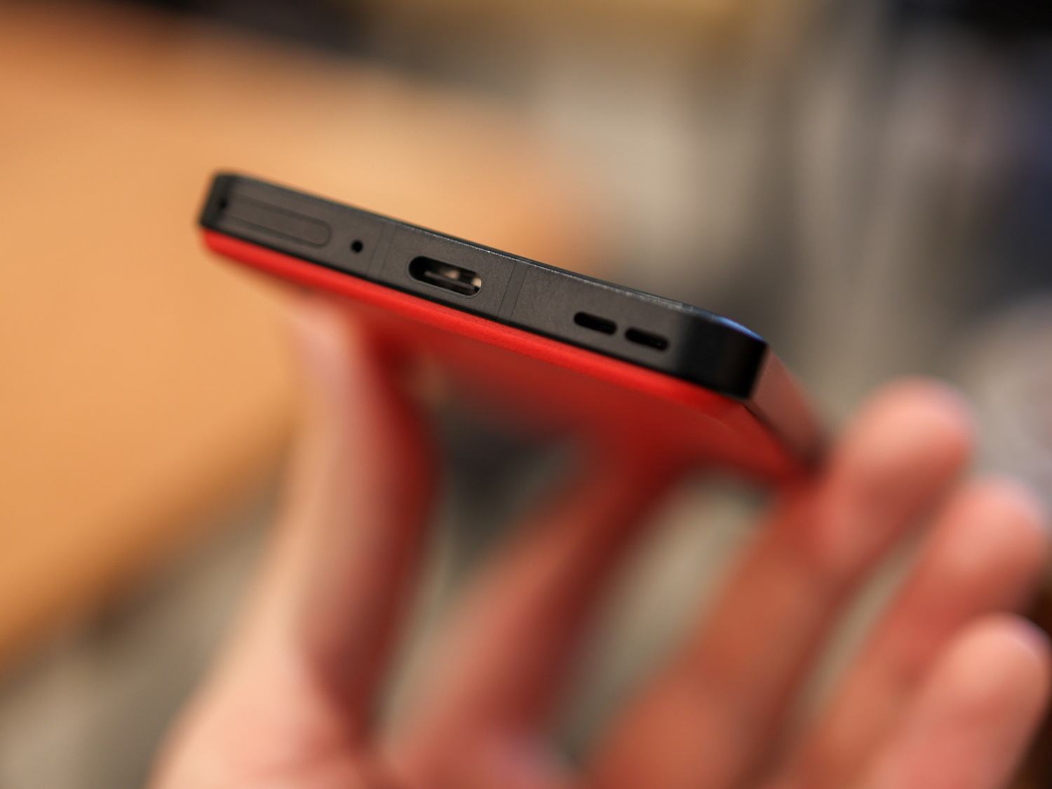 Asus Zenfone 10 review USB-C port