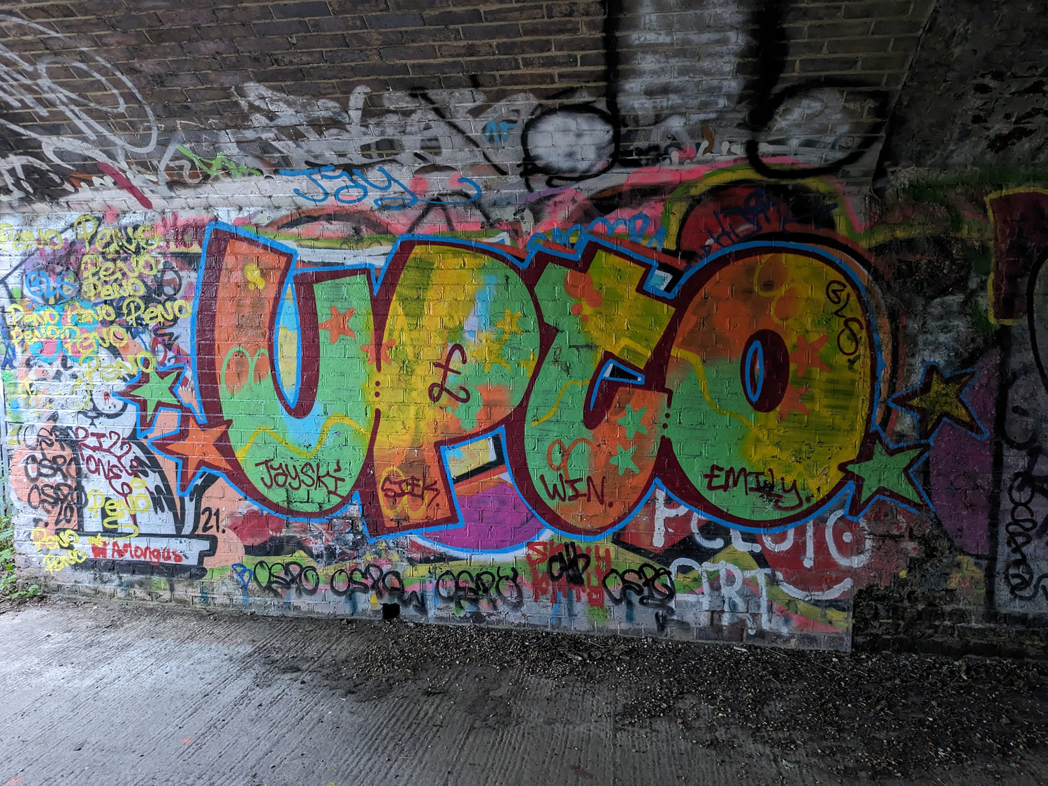 Google Pixel Fold camera samples graffiti