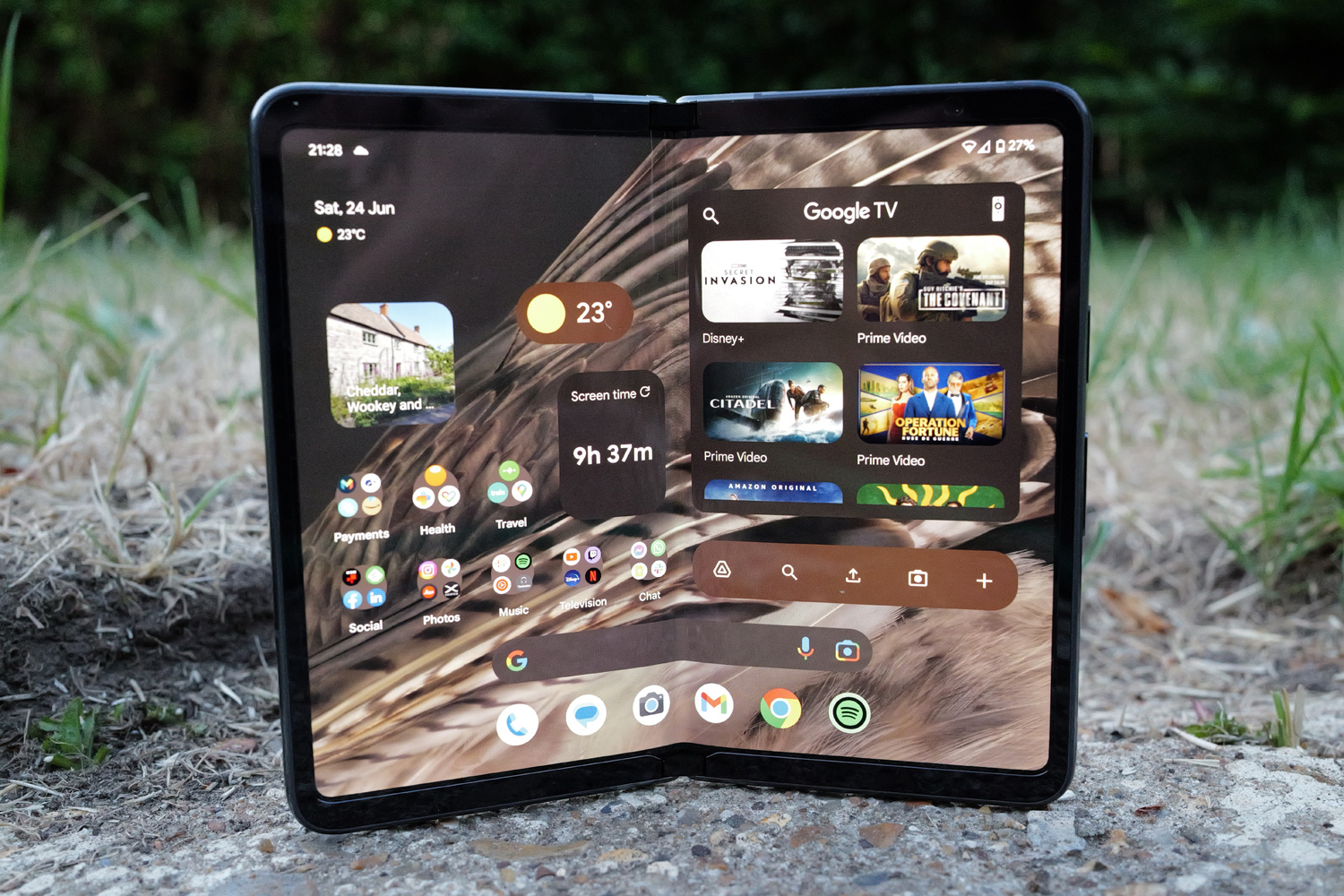 Android 14 may let you bring back the old taskbar on the Pixel Tablet and  Pixel Fold