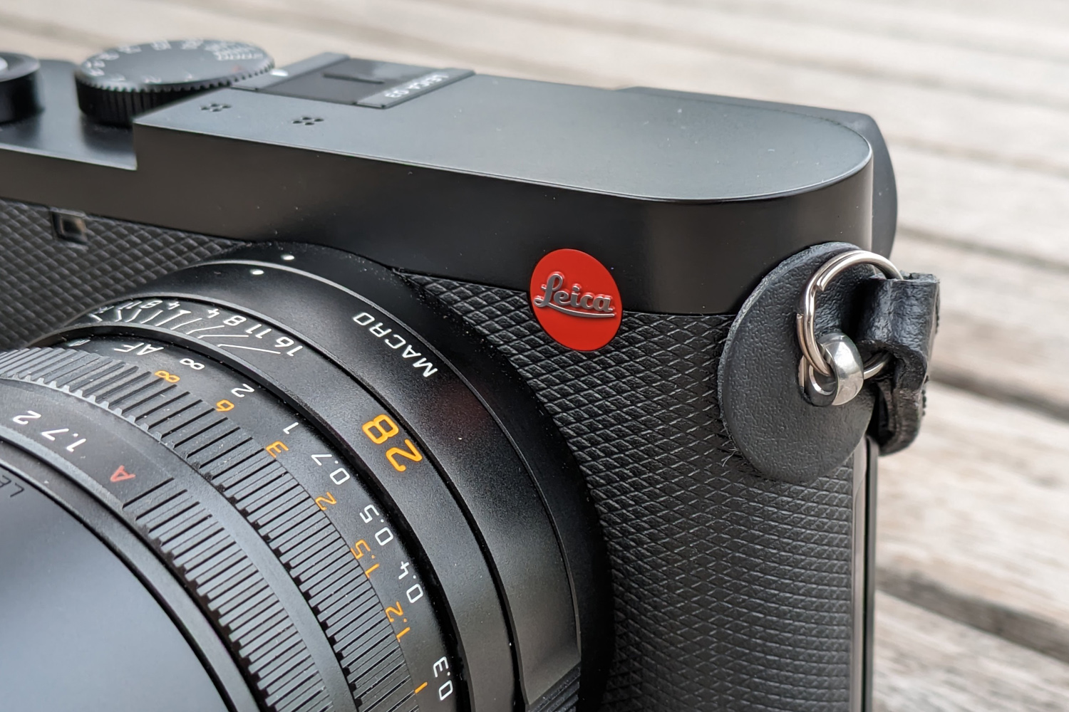 Leica Q3 review red dot logo
