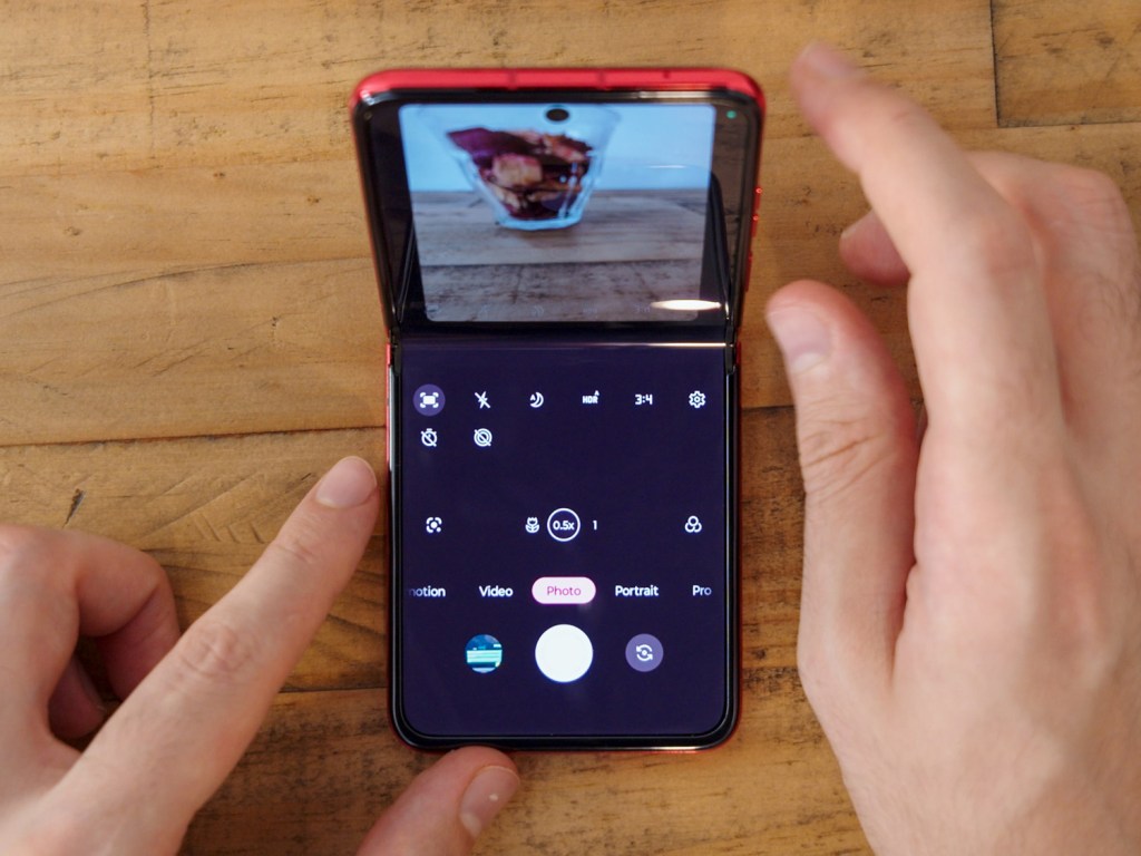 Motorola Razr 40 Ultra review camera app