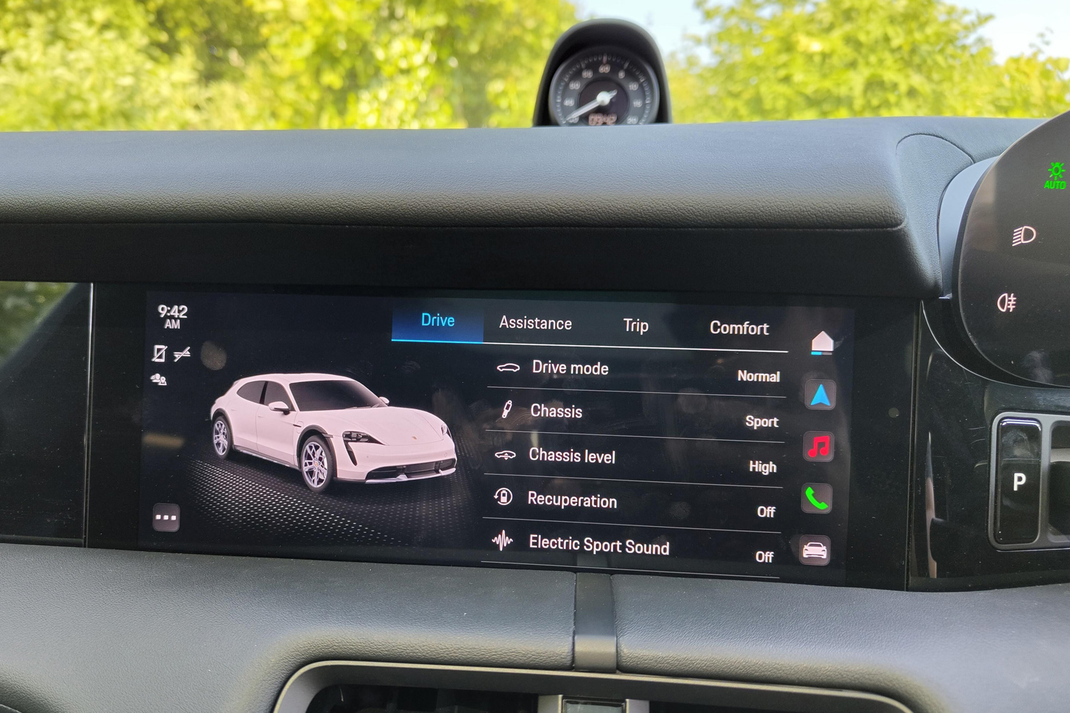 Porsche Taycan Cross Turismo Stuff review infotainment