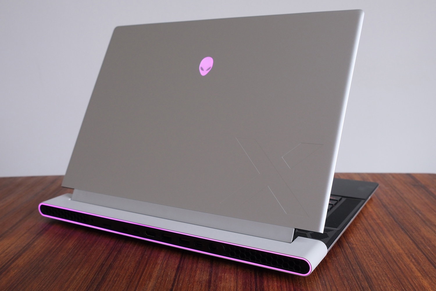 Alienware X16 review lid