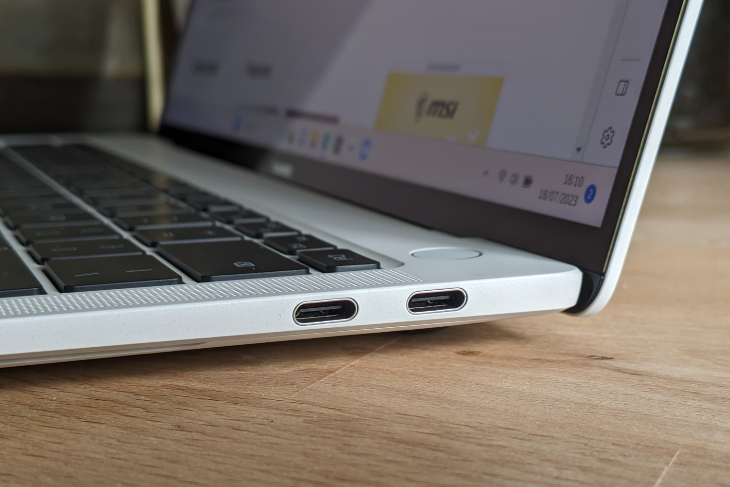 Huawei Matebook X Pro 2023 connectivity right