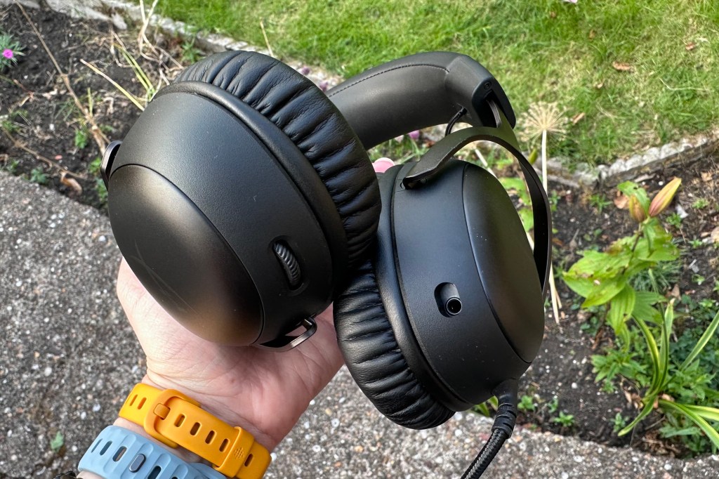 HyperX Cloud III headset review: Great audio without breaking the bank -  Dexerto