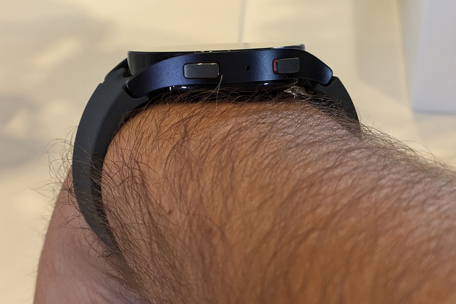 Samsung Galaxy Watch 6 hands-on crown buttons