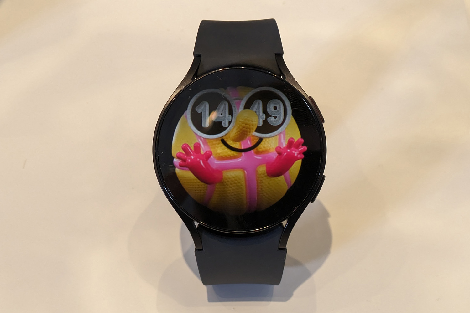 Samsung Galaxy Watch 6 hands-on funny face watchface