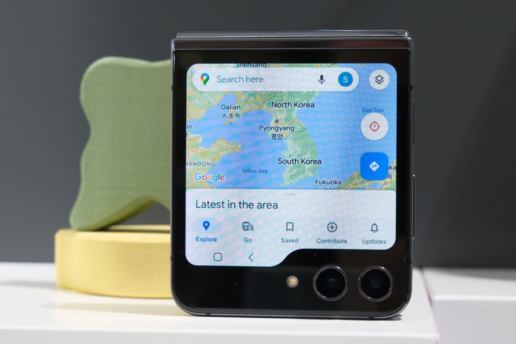 Samsung Galaxy Z Flip 5 cover maps