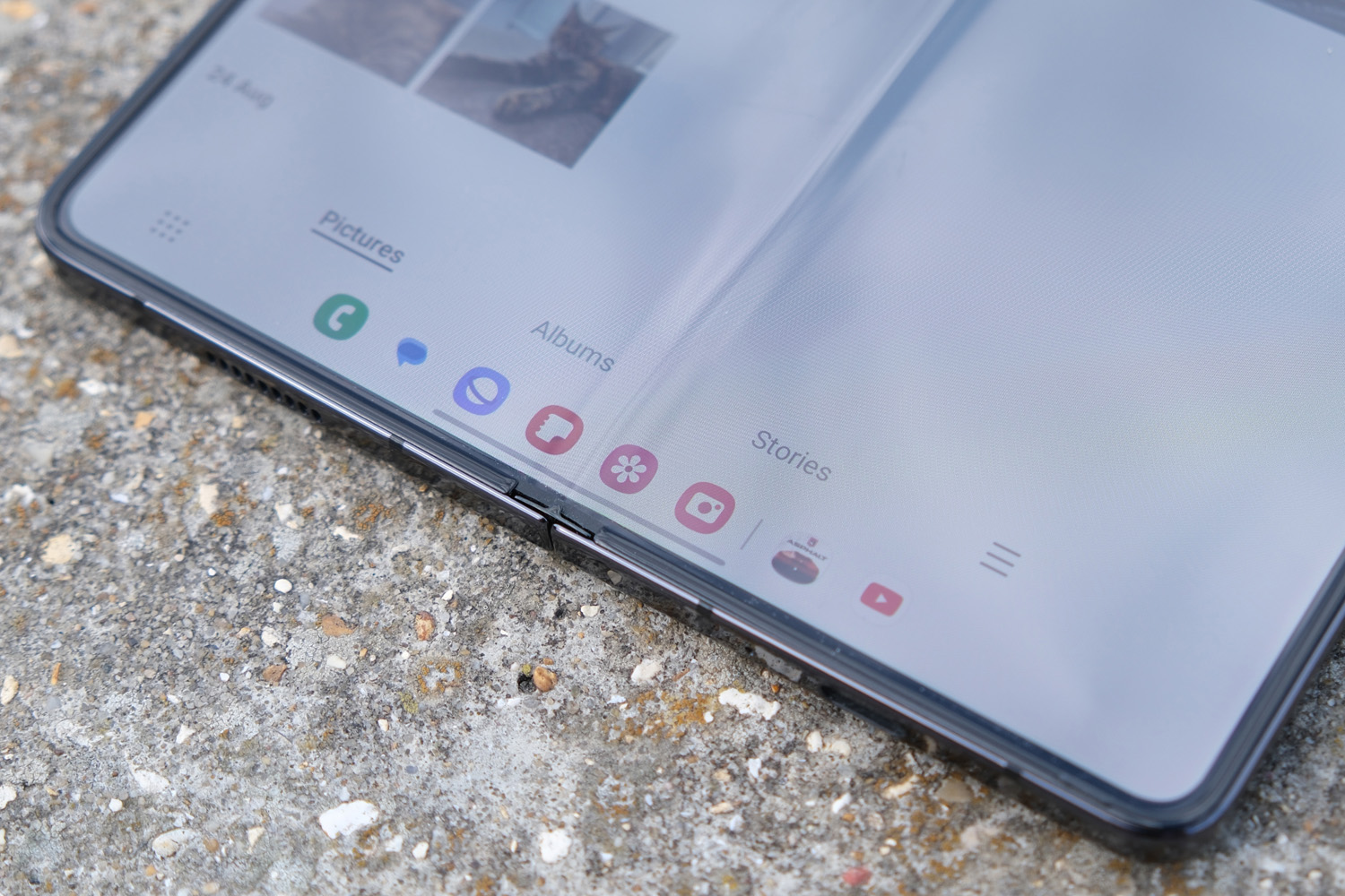 Samsung Galaxy Z Fold 5 review taskbar