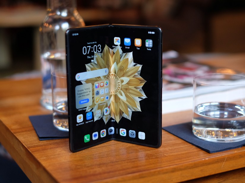 Honor Magic V2 hands-on review: slender fan