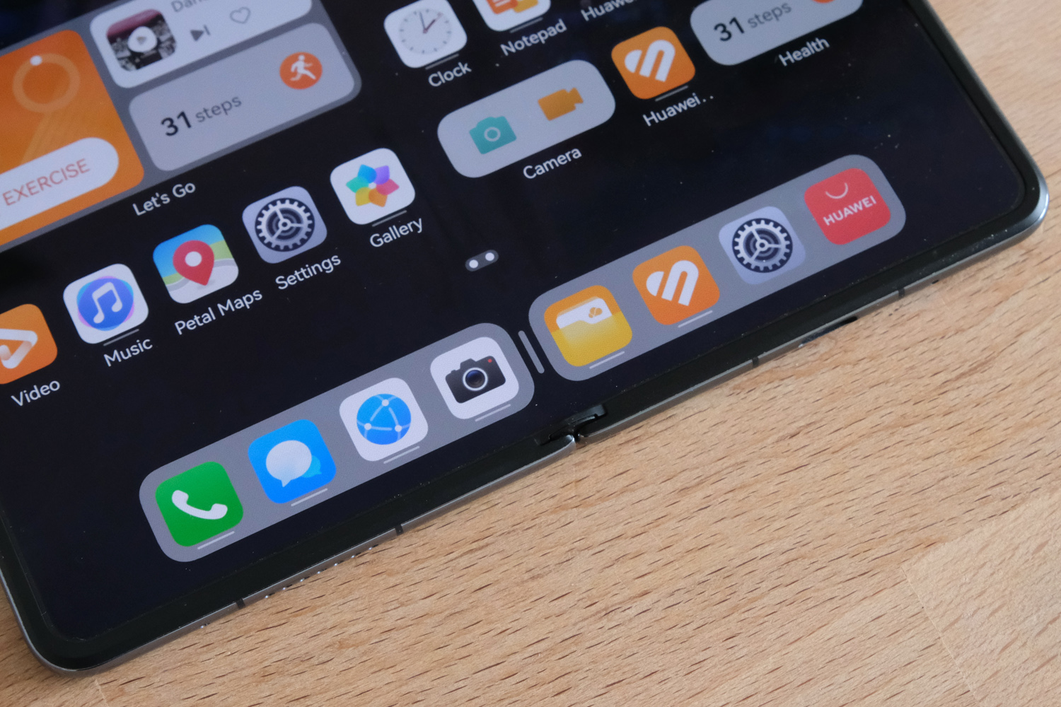 Huawei Mate X3 review app dock