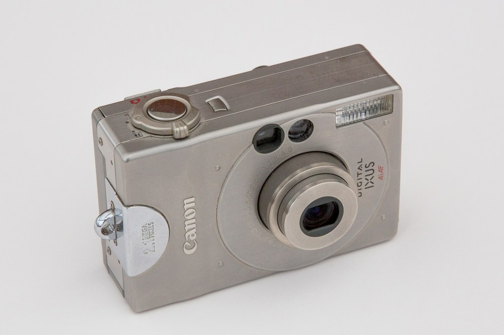 Canon Digital Ixus. 
Credit Joffboff, Creative Commons Attribution-Share Alike 4.0 International license.