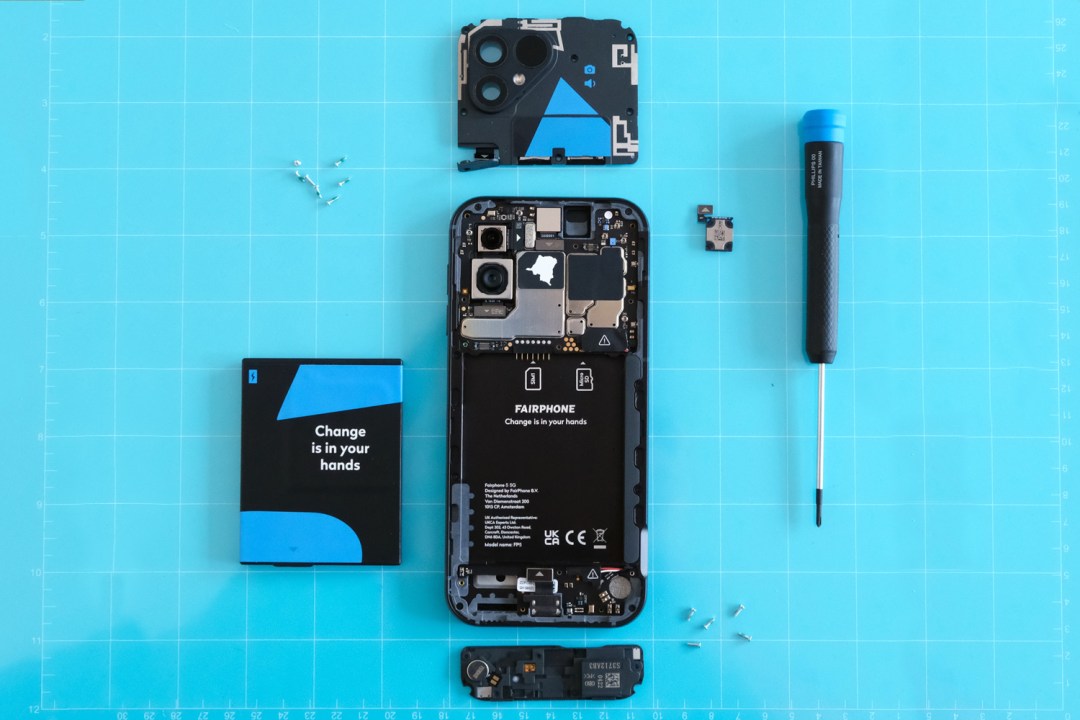 Fairphone 5 disassembled