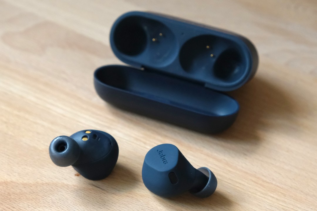 Jabra Elite 8 Active review buds out of case
