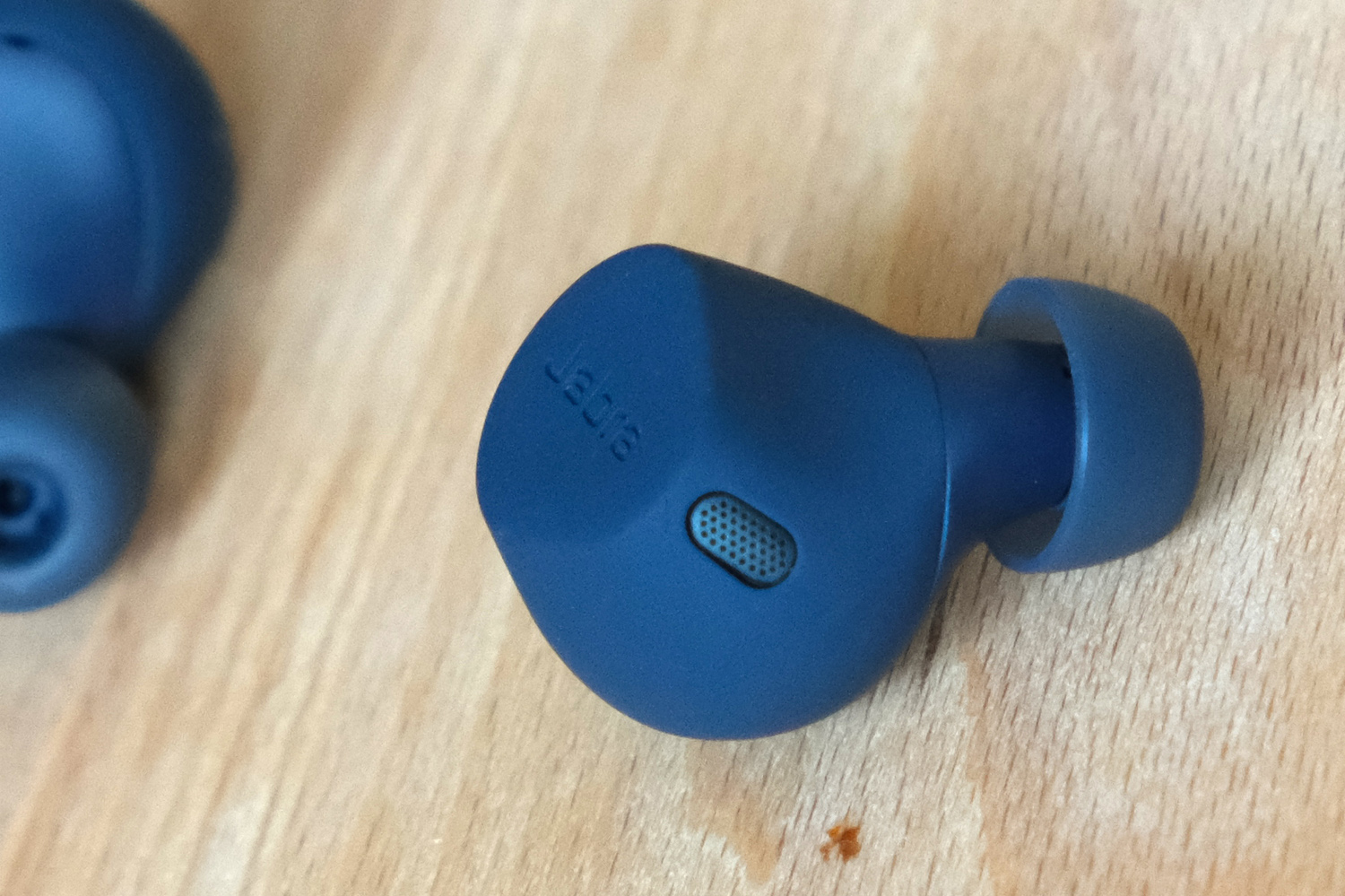 Jabra Elite 8 Active review buds vent