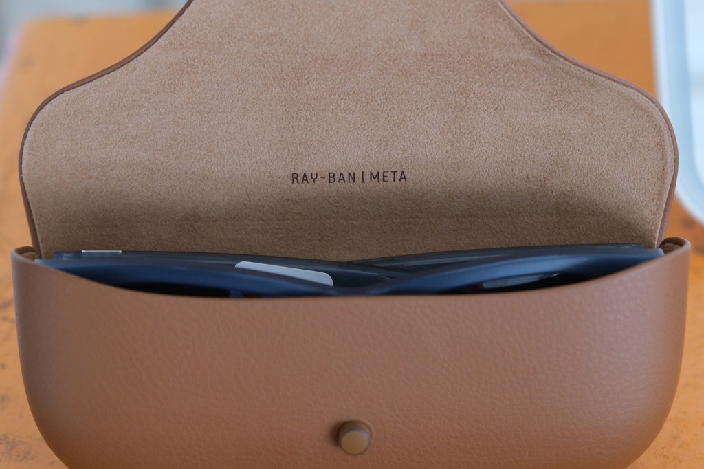 Ray Ban Meta smart glasses case details