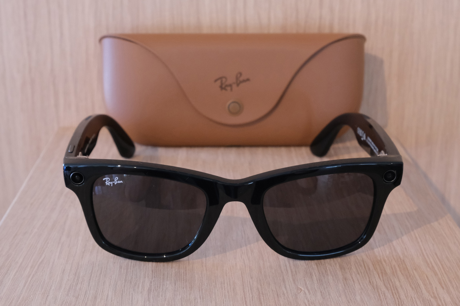 https://www.stuff.tv/wp-content/uploads/sites/2/2023/09/Ray-Ban-Meta-smart-glasses-tinted-lens-wayfarer-with-case.jpg