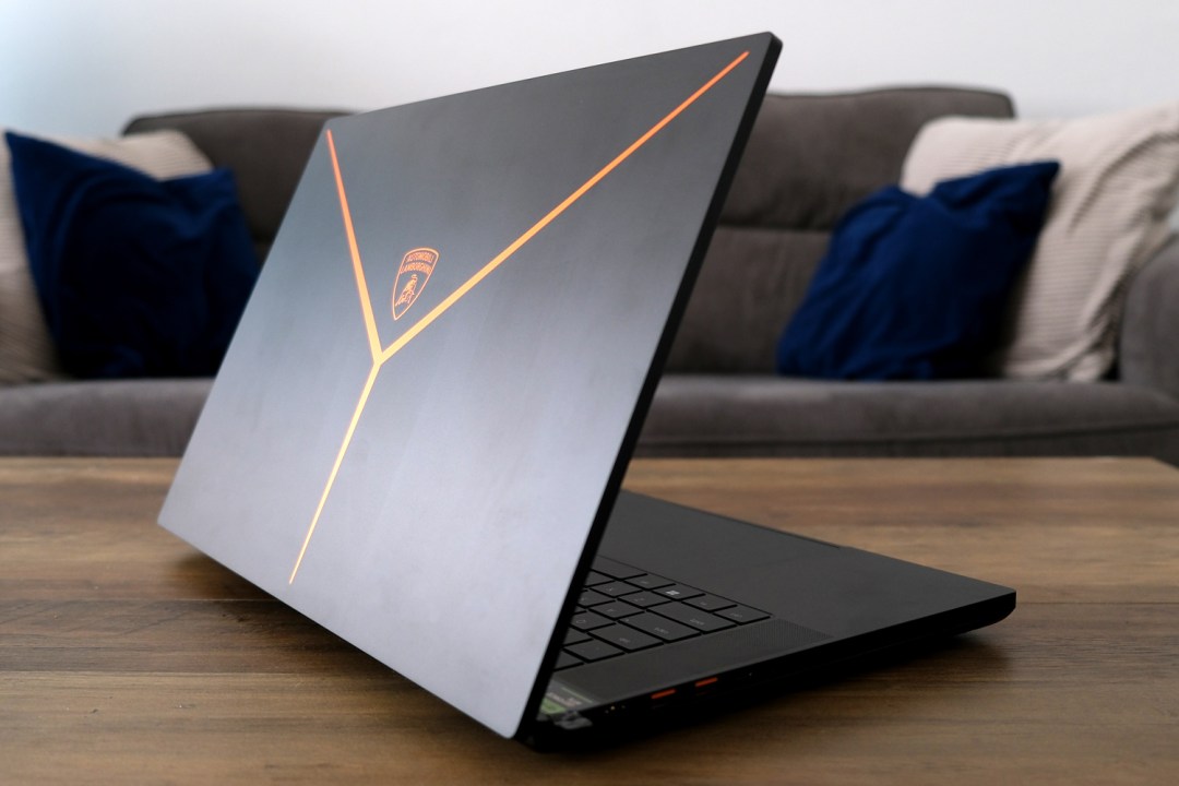 Razer Blade 16 lamborghini edition lid