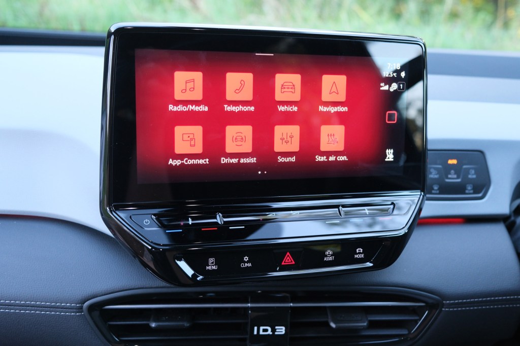 VW ID 3 2023 review touchscreen