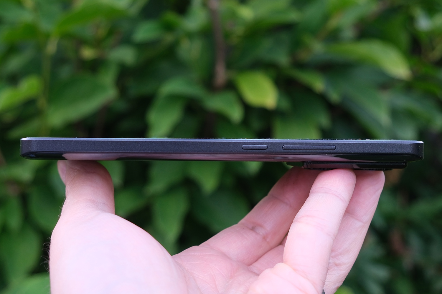 Xiaomi 13T Pro review side profile