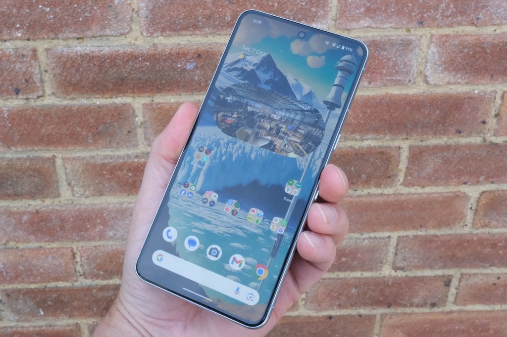 Google Pixel 8 Pro review in hand homescreen