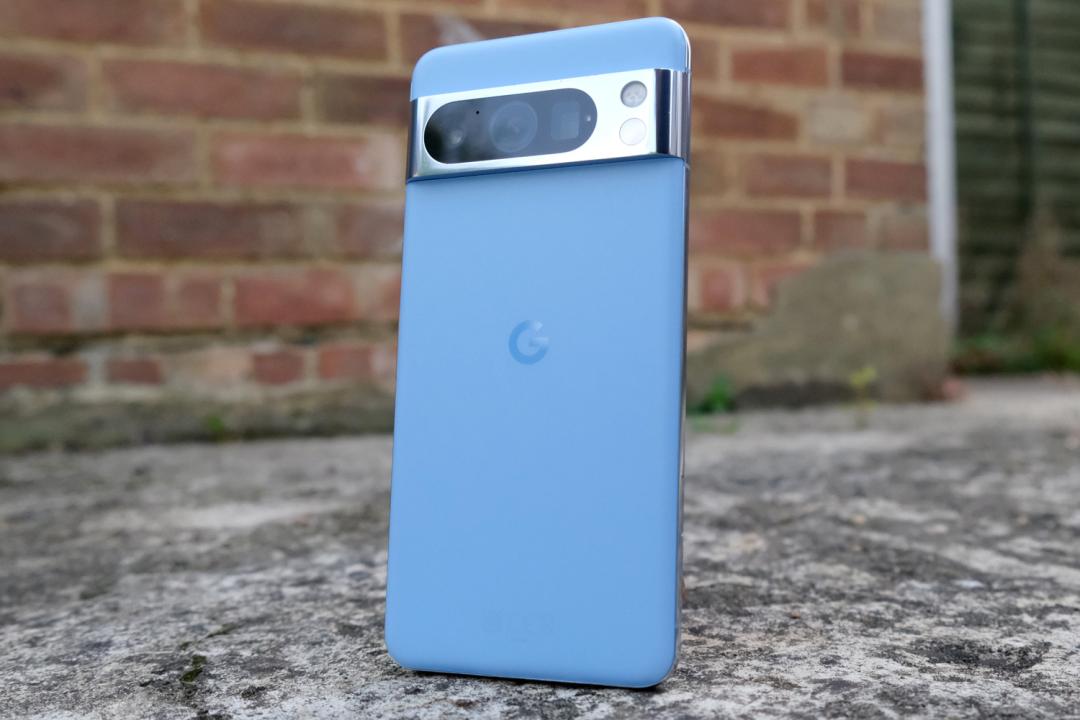 Google Pixel 8 Pro review lead
