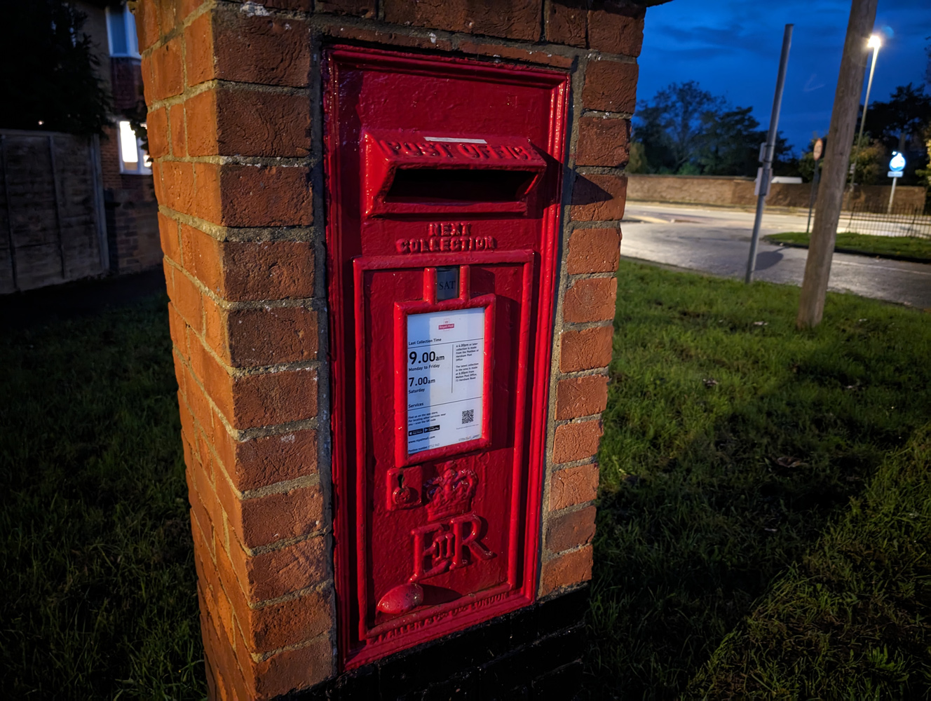 Google Pixel 8 camera samples night postbox