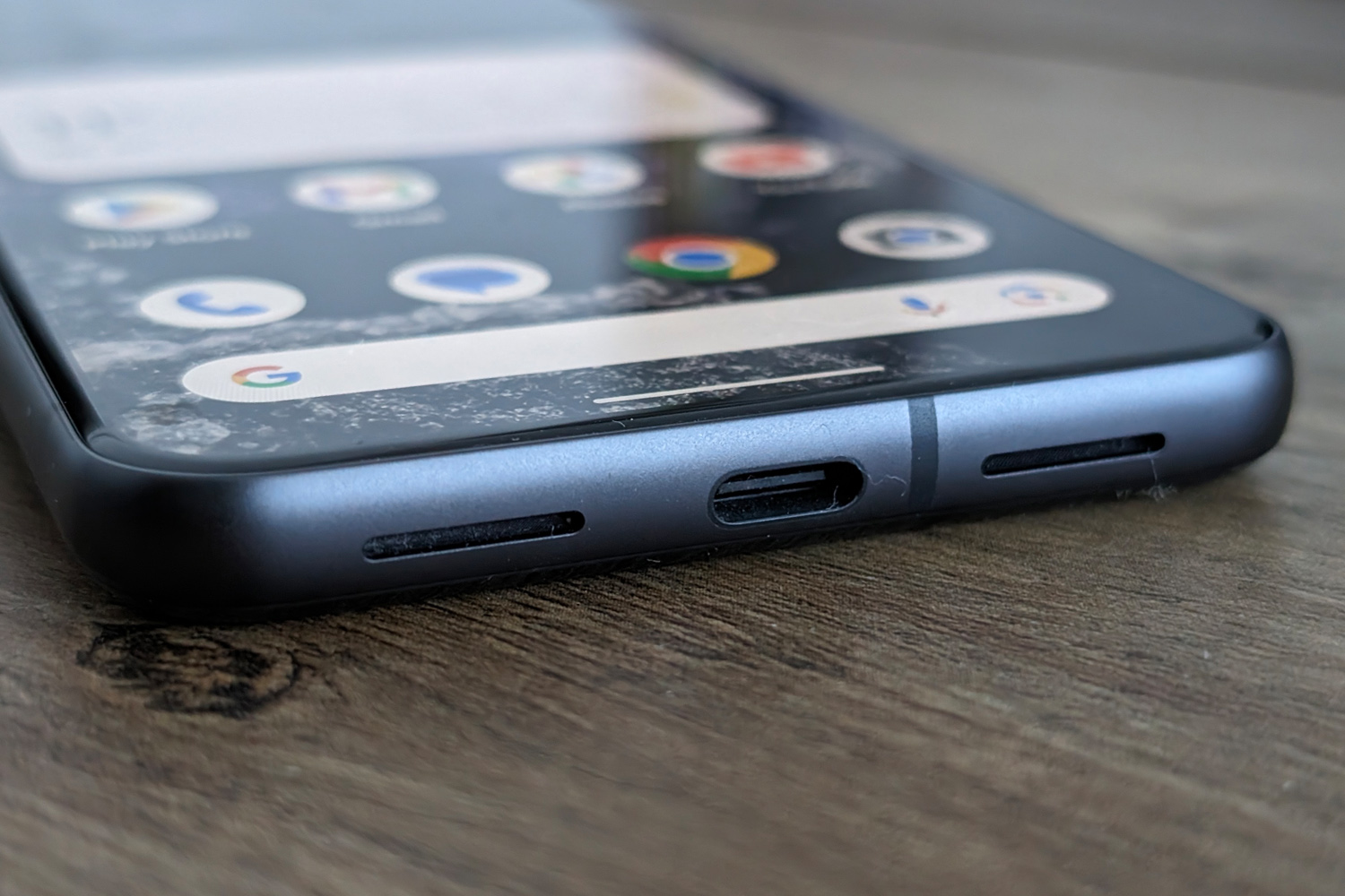 Google Pixel 8 review USB port