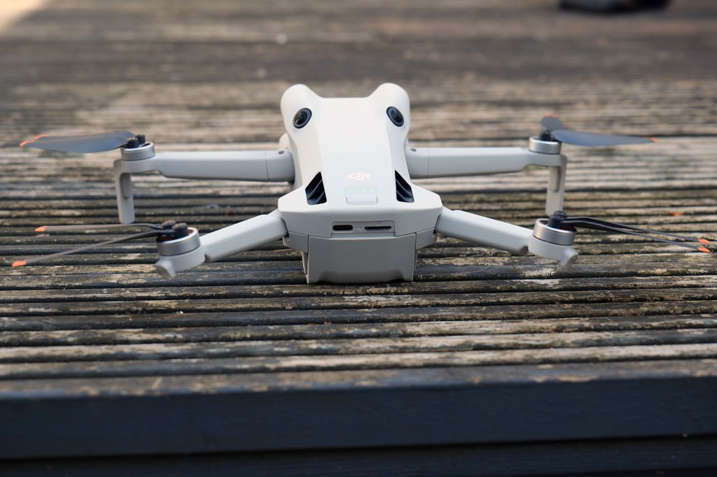 dji mini 4 pro drone back