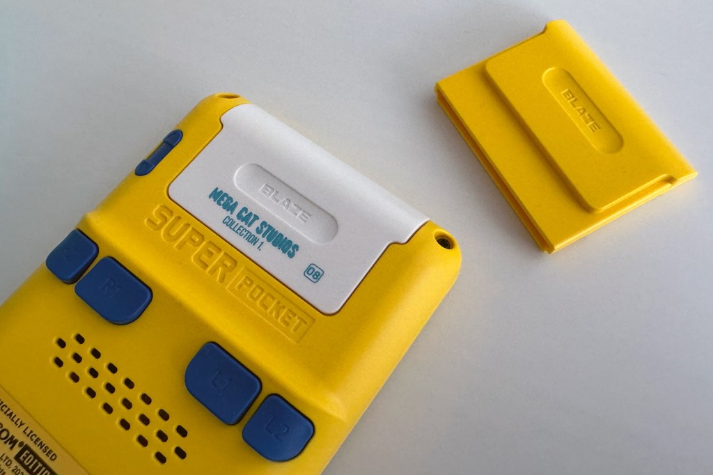 HyperMegaTech Super Pocket’s Evercade cartridge slot