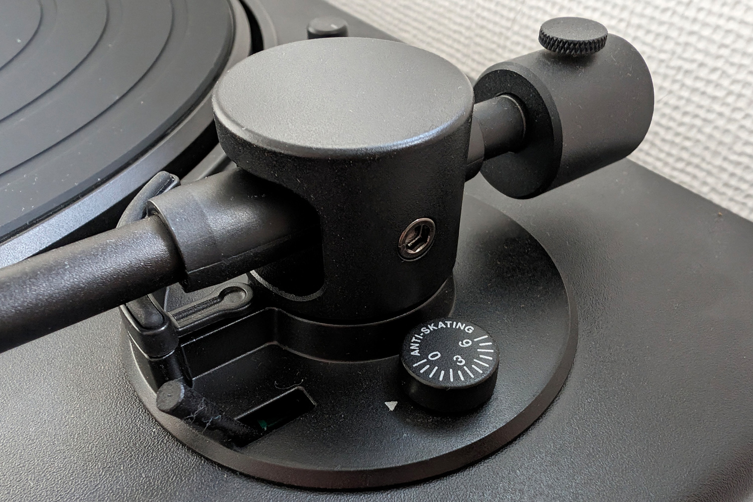 Victrola Hi-Res Onyx review counterweight