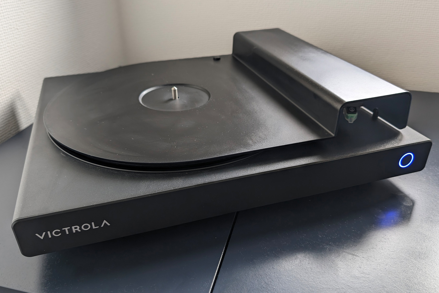 Victrola Hi-Res Onyx review dust cover