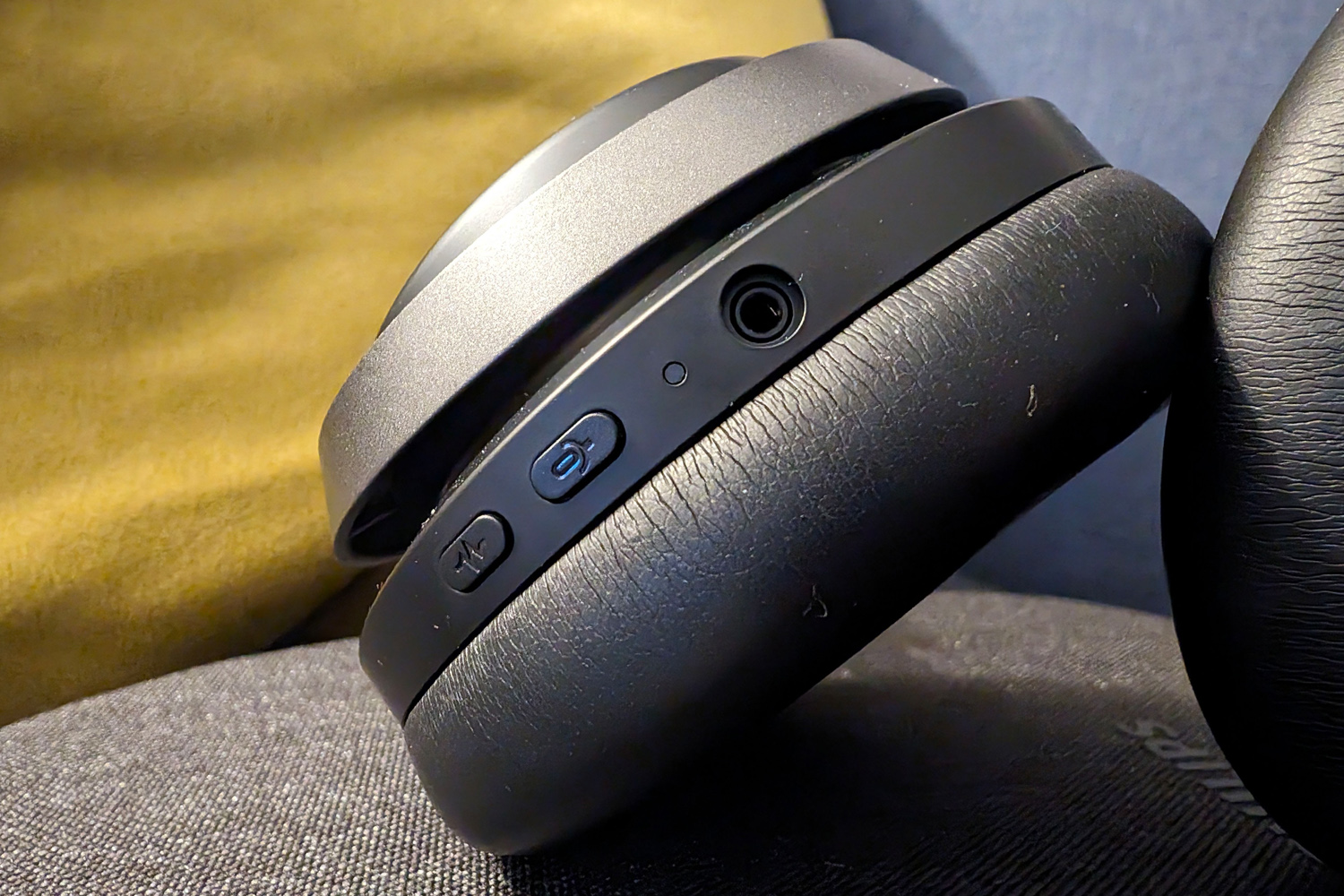 Philips Fidelio L4 review buttons