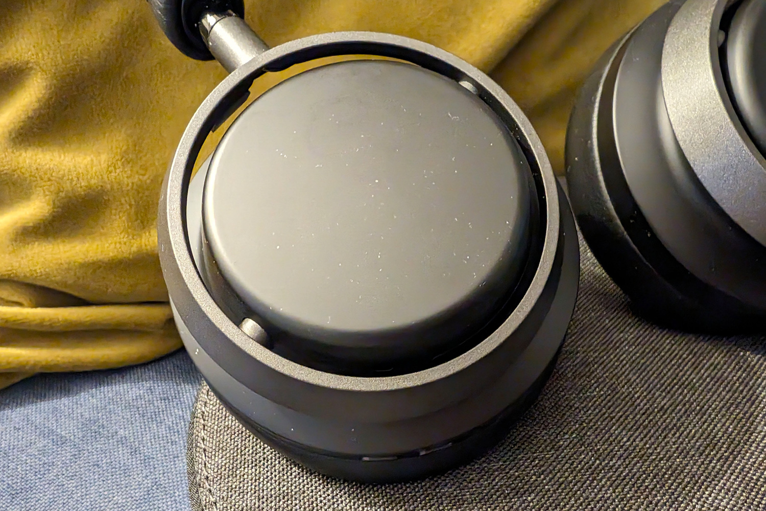 Philips Fidelio L4 review ear cups