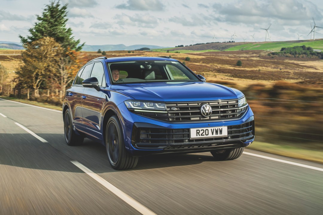 VW Touareg R e-hybrid lead