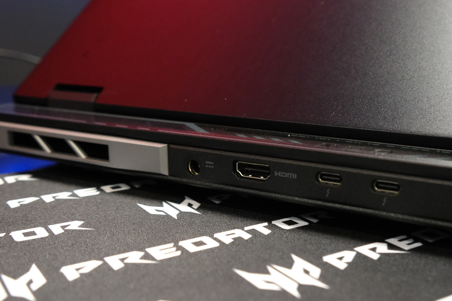 Acer Predator Helios Neo 18 hands-on ports rear