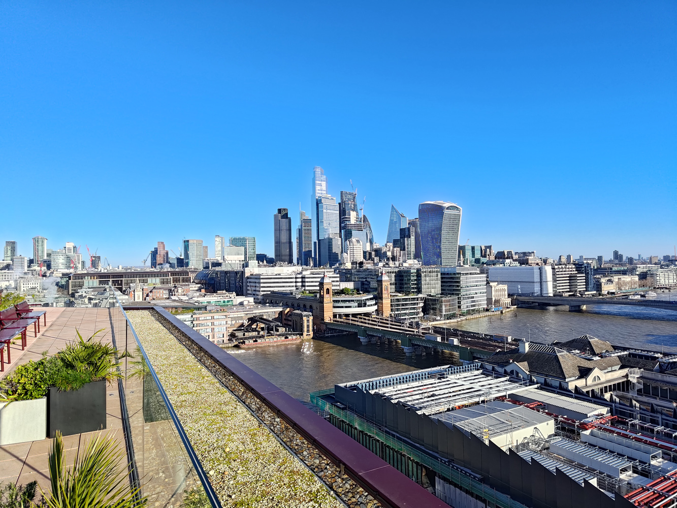 Asus ROG Phone 8 Pro camera samples London city 1x