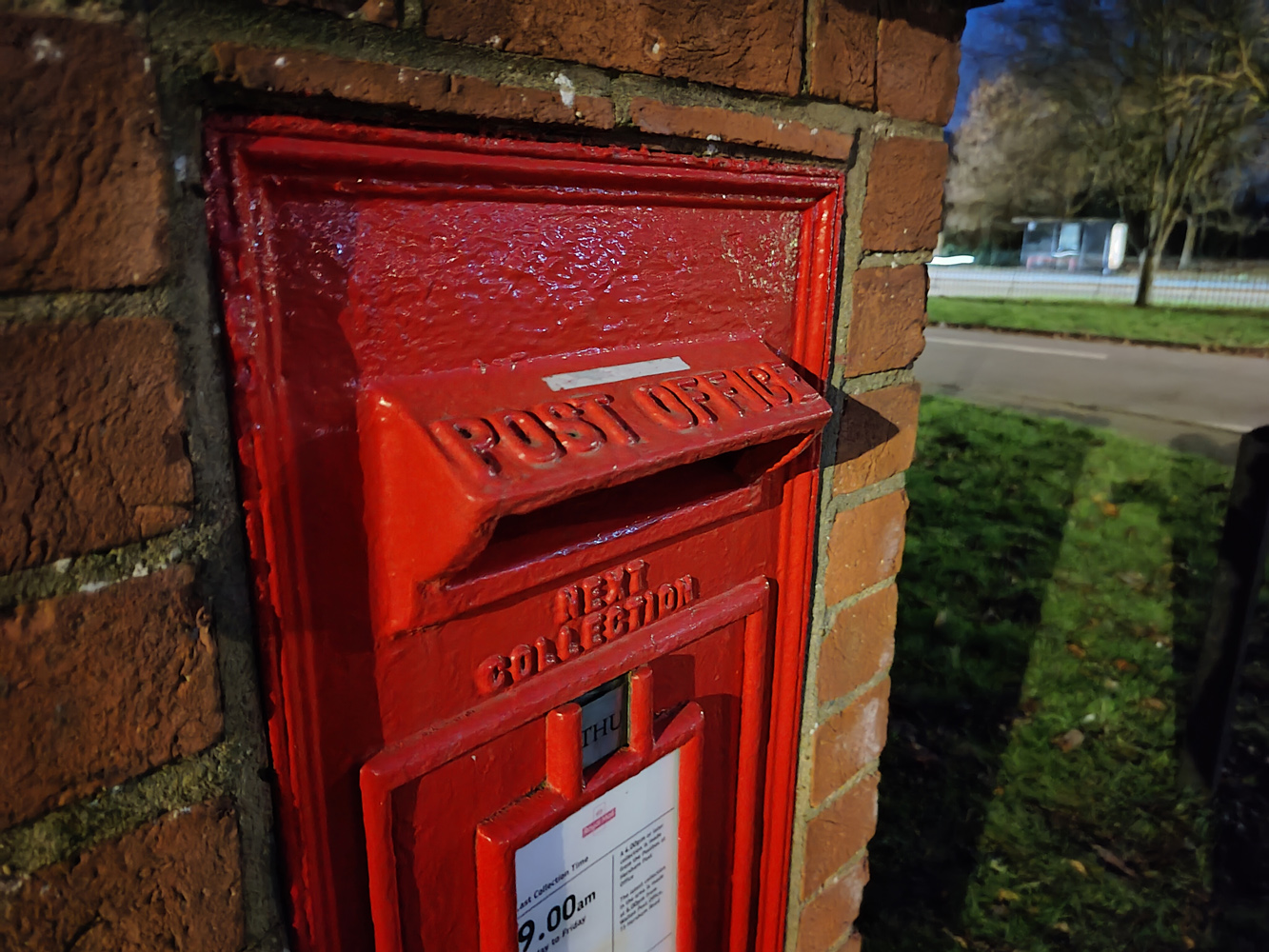 Asus ROG Phone 8 Pro camera samples low light post box