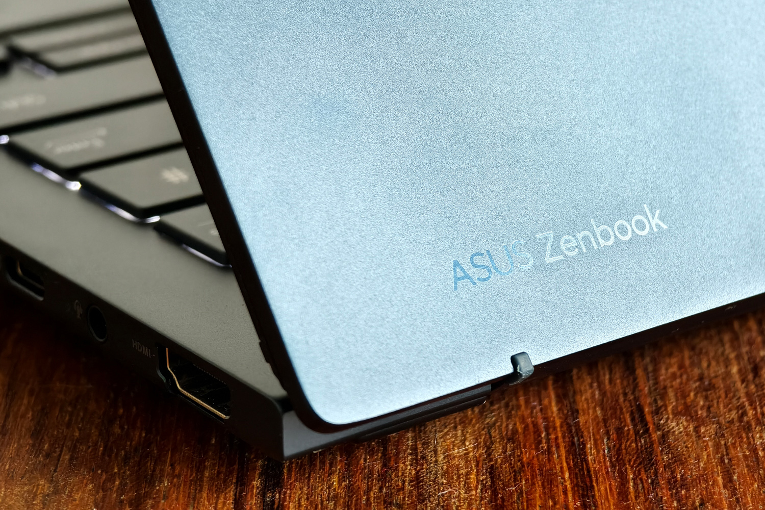 Asus Zenbook 14 OLED 2024 review lid logo