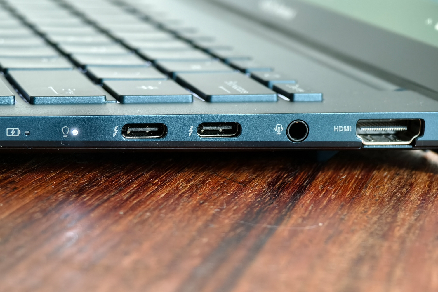 Asus Zenbook 14 OLED (UX3405) review calm before the swarm Stuff